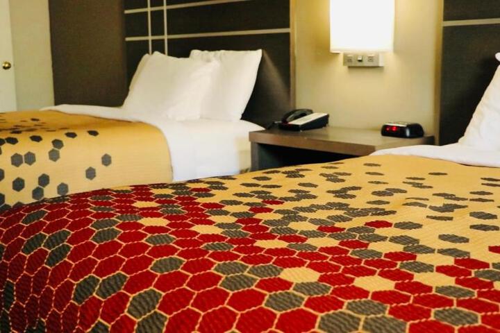 2 Queen Beds (2 of 21)