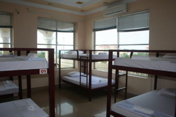 Room 30 of 68