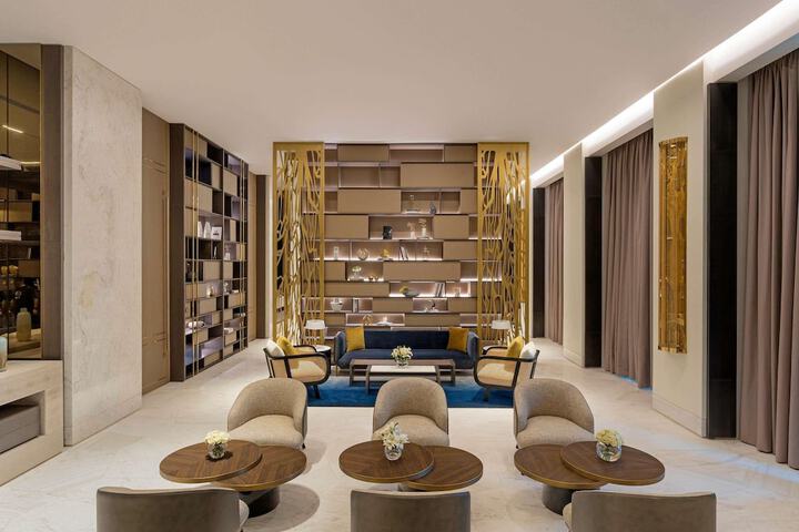 Lounge 107 of 145