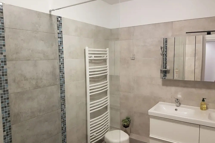 Room 10 of 22