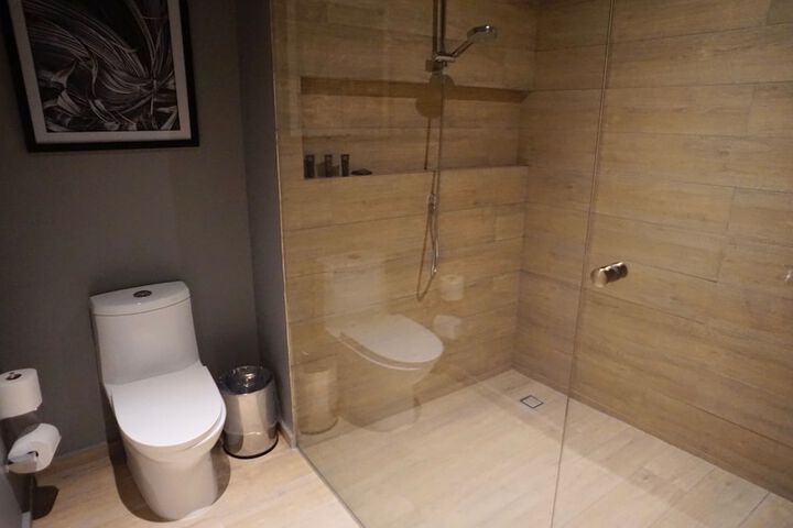 Room 30 of 65
