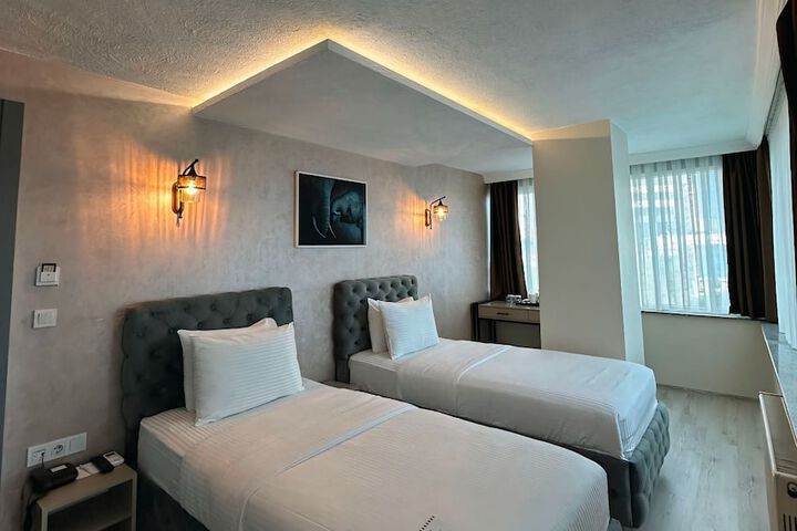 Room 16 of 38