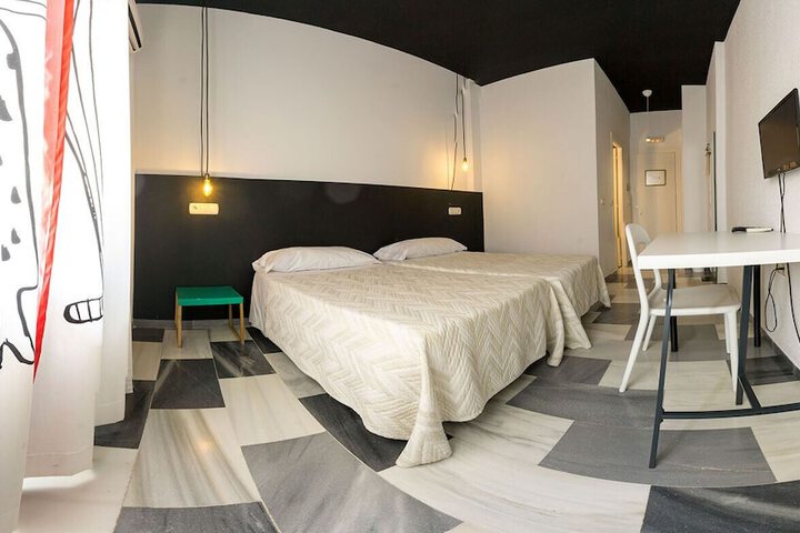 Room 9 of 13