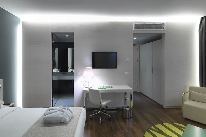 Room 6 of 57