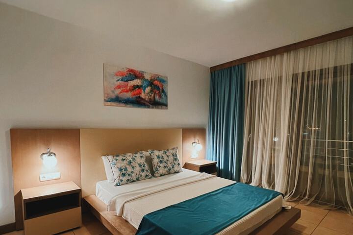 Room 4 of 9
