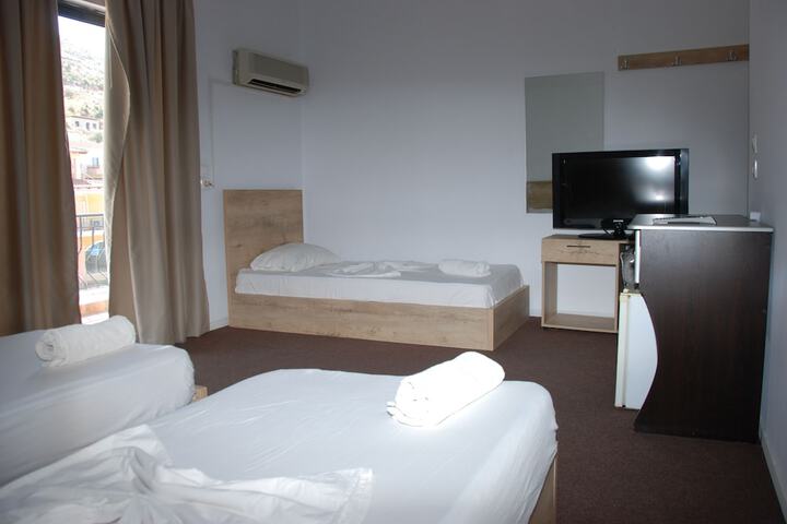 Room 4 of 43