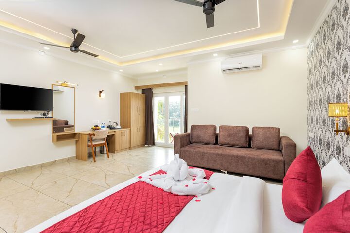 Room 9 of 33