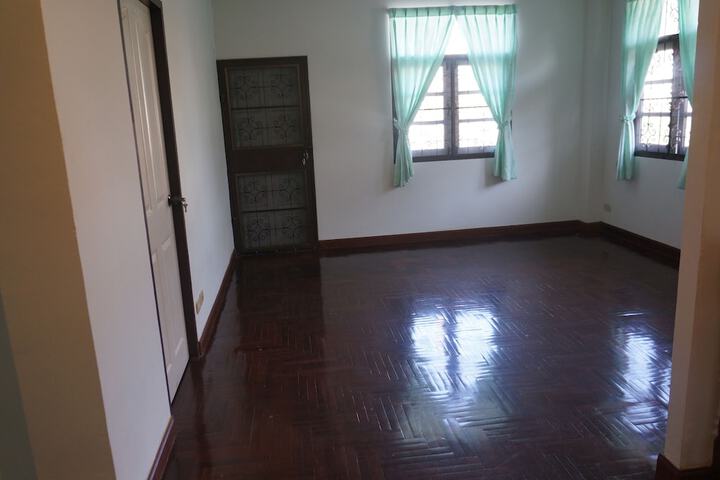 Room 32 of 84