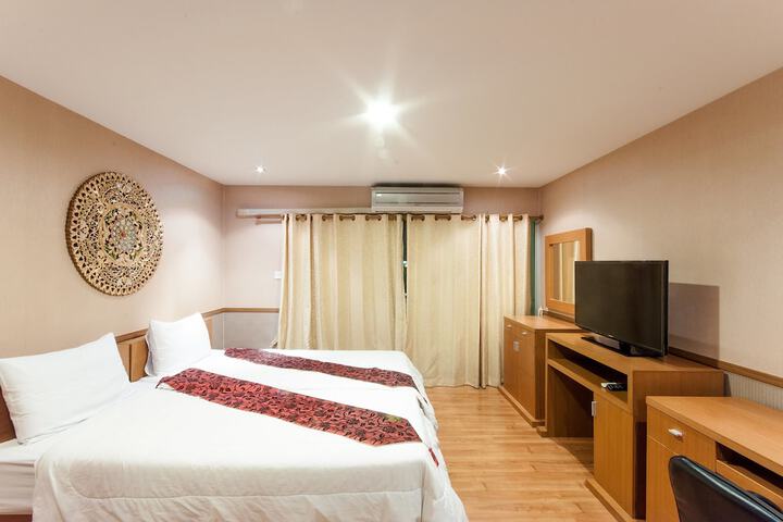 Room 6 of 35