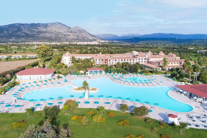 Pools & Facilities