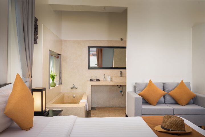 Room 6 of 63