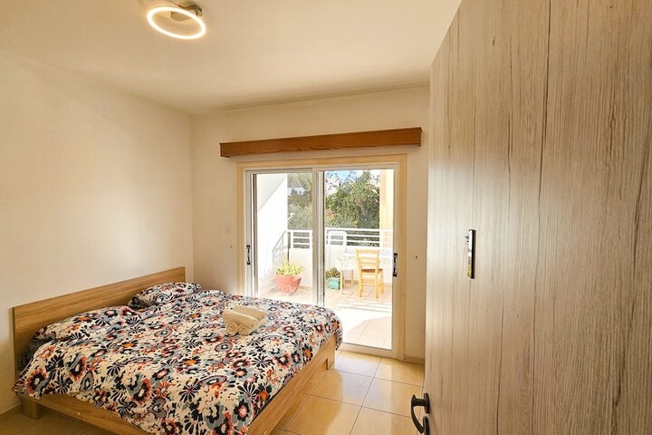 Room 2 of 10