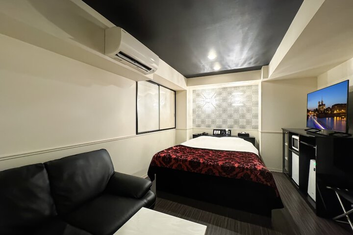 Room 3 of 32
