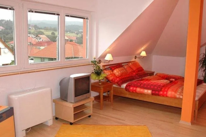 Room 4 of 15