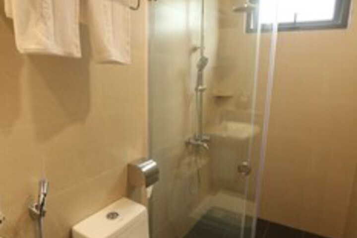 Room 4 of 34