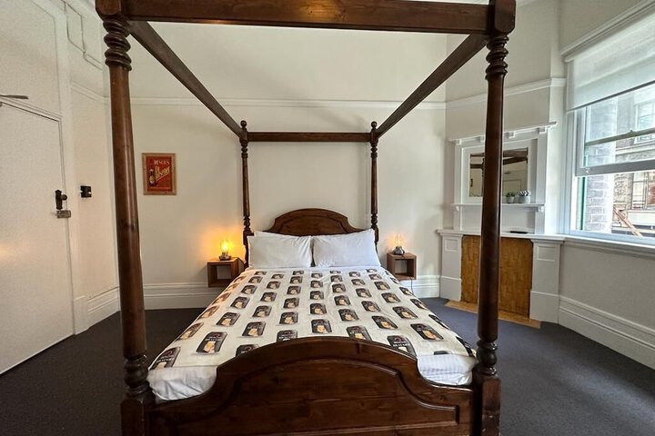 Room 6 of 27