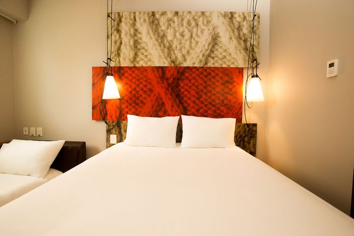 Room 8 of 118
