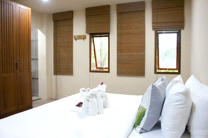 Room 28 of 74