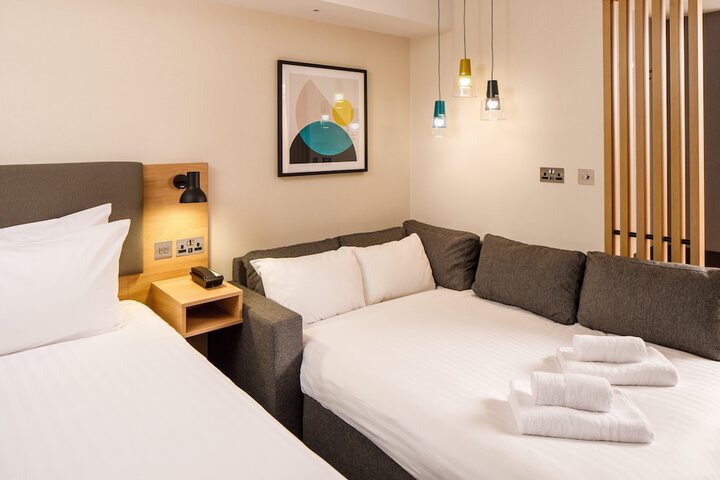 Room 26 of 108