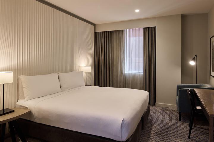 Room 33 of 89