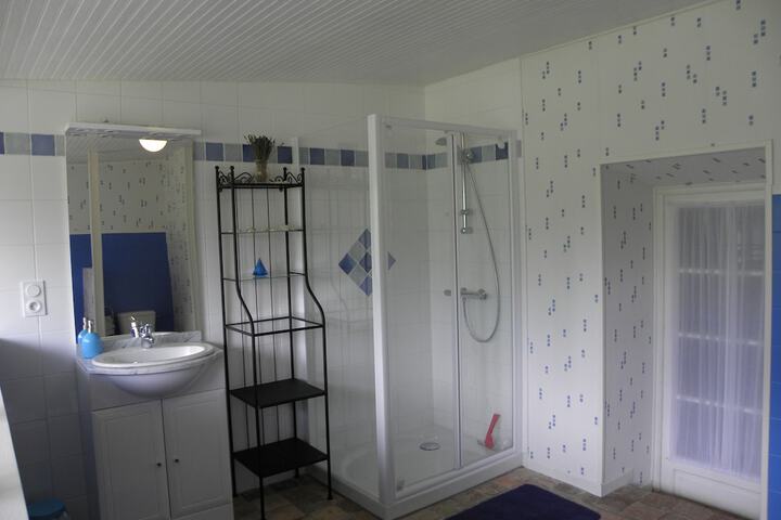 Room 12 of 23