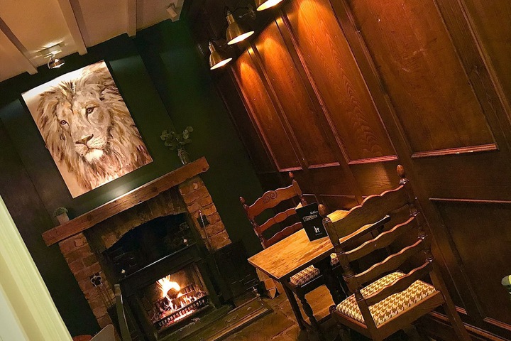 Lounge 7 of 8