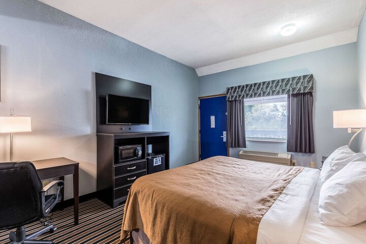 1 King Bed (7 of 12)