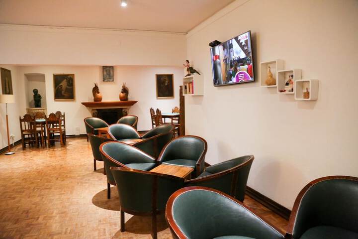 Lounge 41 of 61