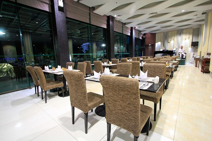 Dining 55 of 60