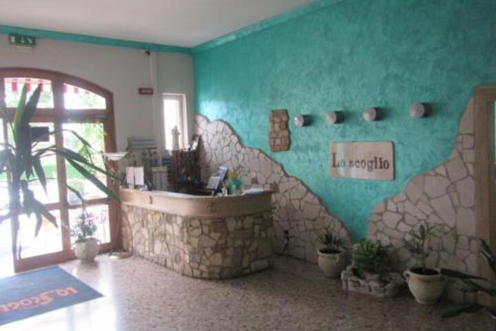 Hotel Ristorante Pizzeria Lo Scoglio