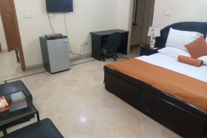 Room 16 of 37