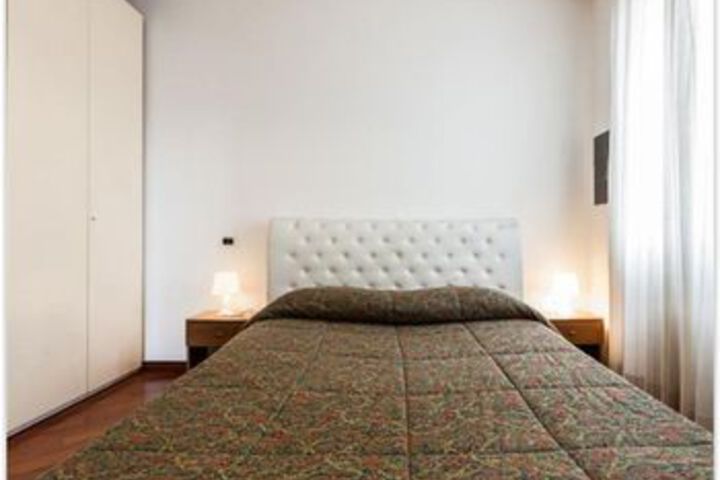 Room 10 of 33