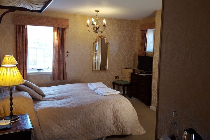 Room 12 of 37