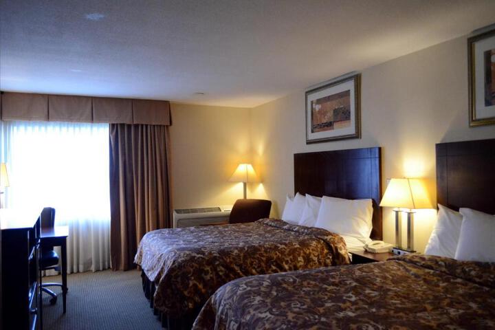 2 Queen Beds (1 of 6)