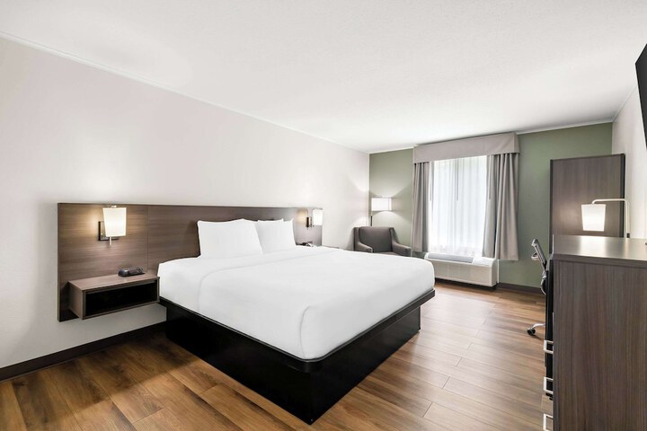 2 Queen Beds (9 of 16)
