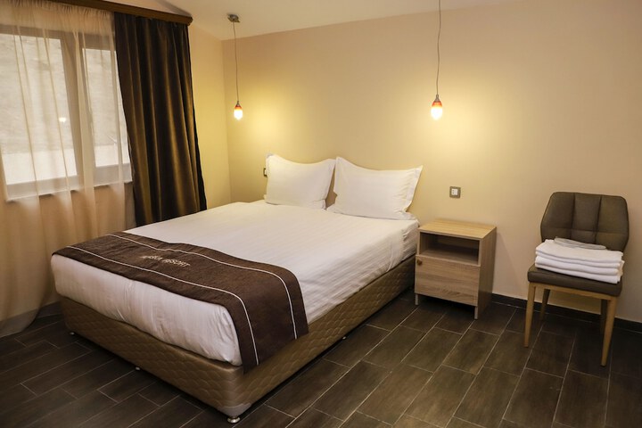 Room 13 of 196