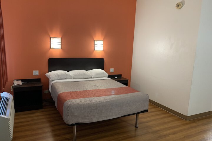 1 Queen Bed (14 of 28)