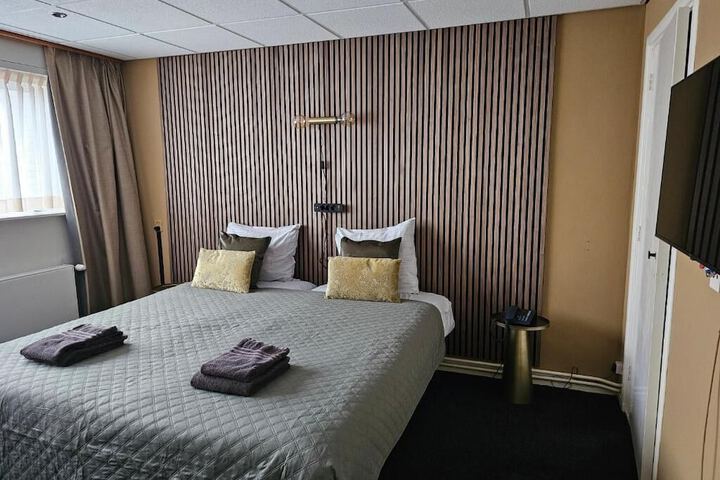Room 13 of 42