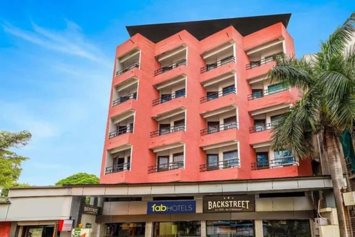 FabHotel Backstreet Bhopal Railway Station