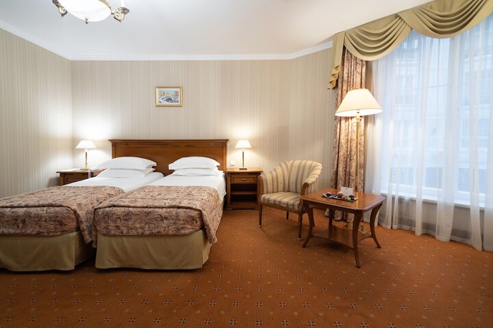 Room 42 of 117