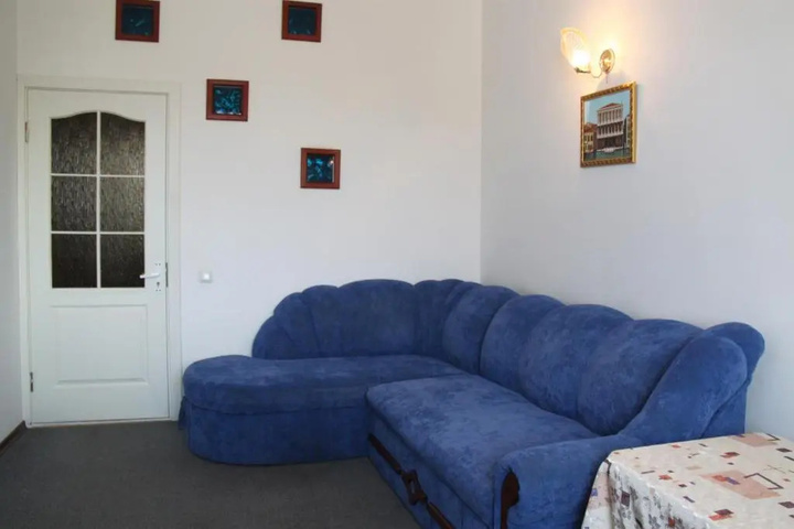 Room 2 of 18