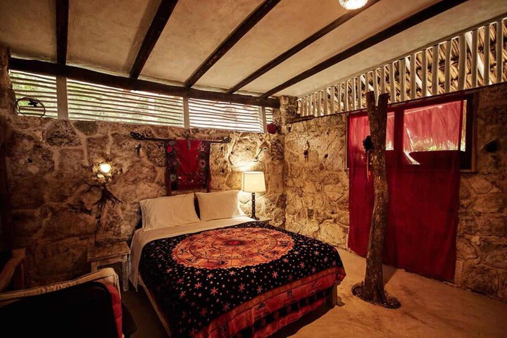 Room 2 of 53