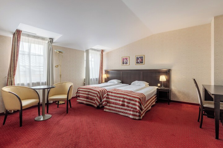 Room 42 of 48