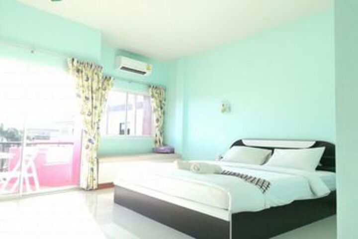 Room 11 of 25