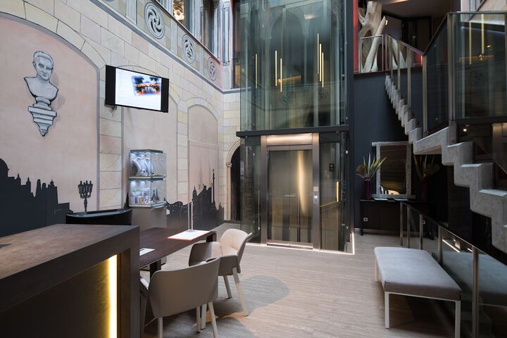 Hotel Interior 4 of 92