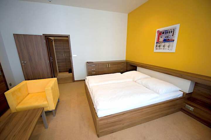 Room 6 of 47