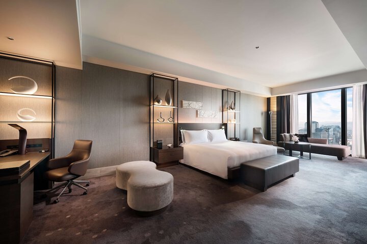 Room 18 of 106
