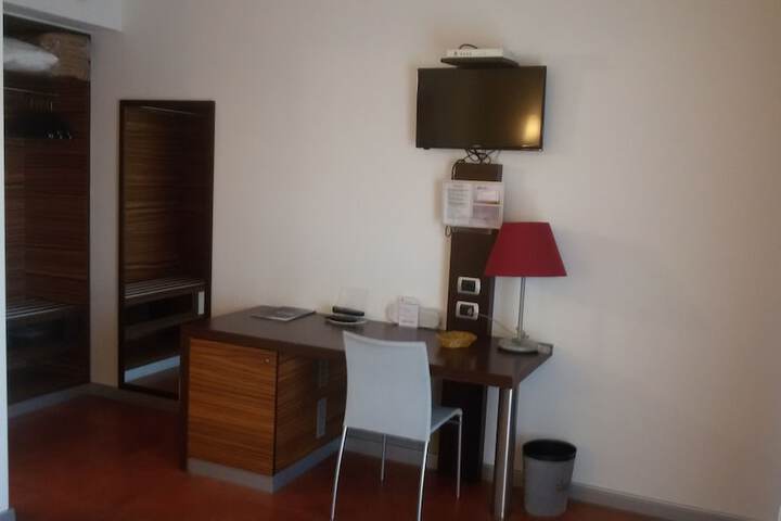 Room 16 of 35