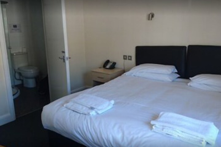 Room 13 of 19