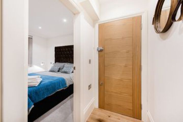 Room 12 of 77